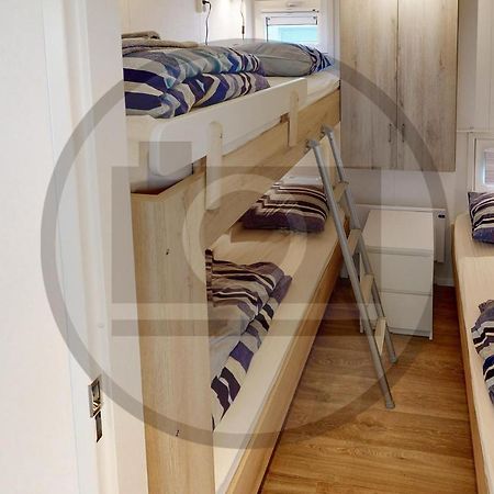 Stunning Ship In Aalsmeer With Kitchen Экстерьер фото
