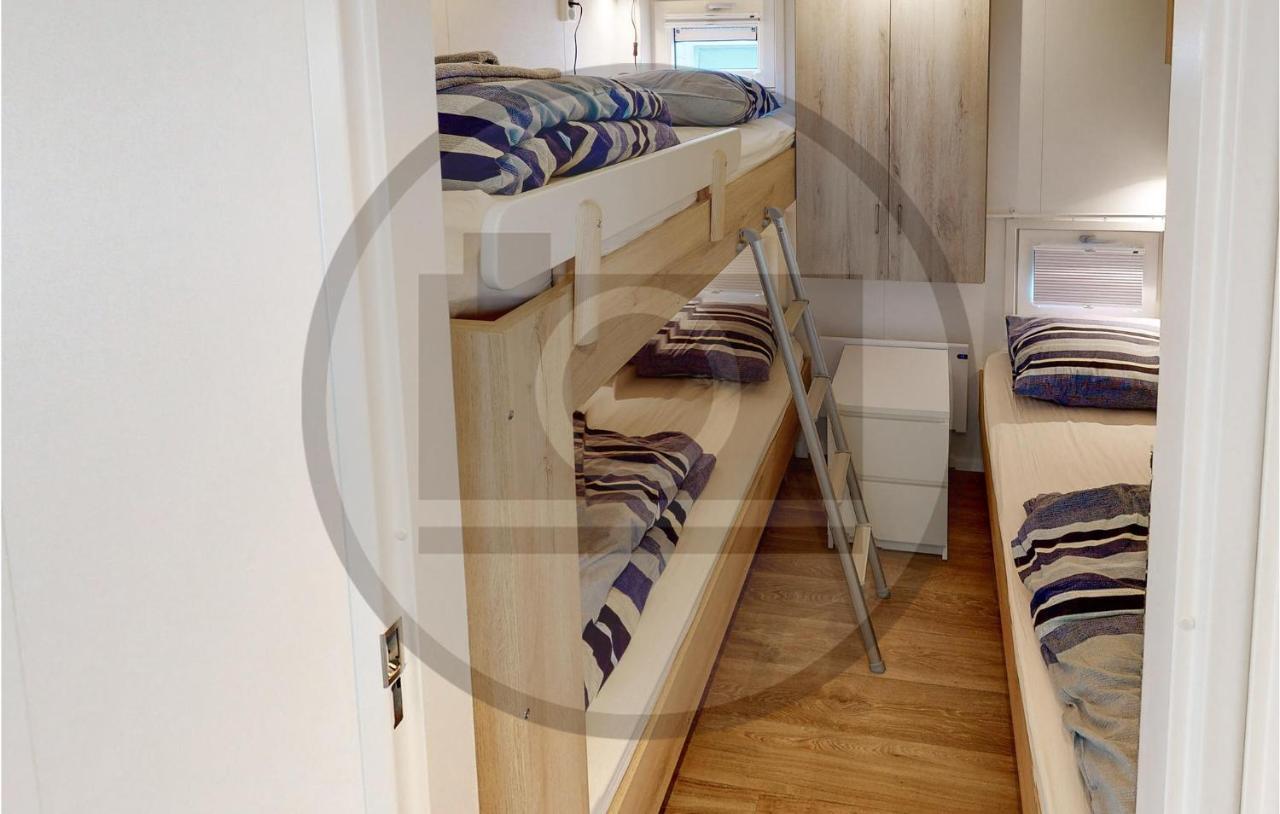 Stunning Ship In Aalsmeer With Kitchen Экстерьер фото